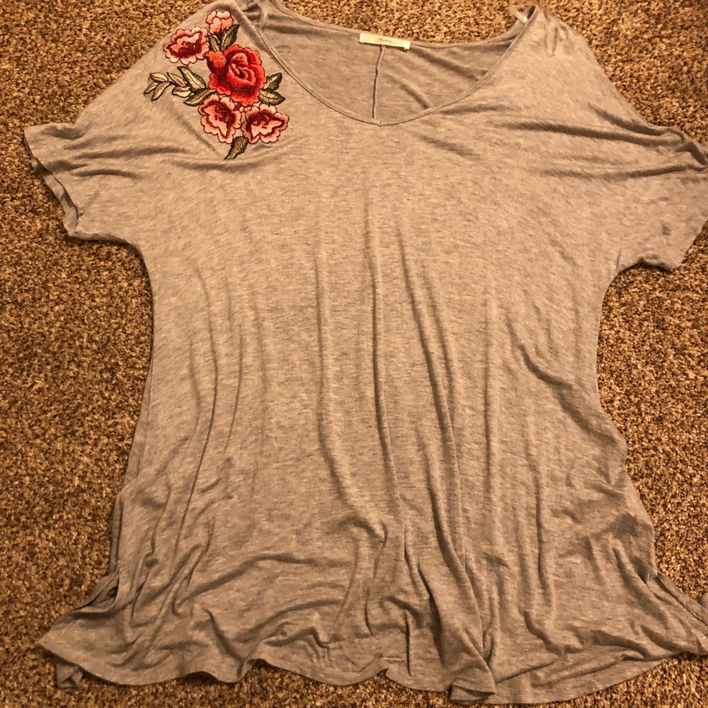NWOT Rose Appliqué Top